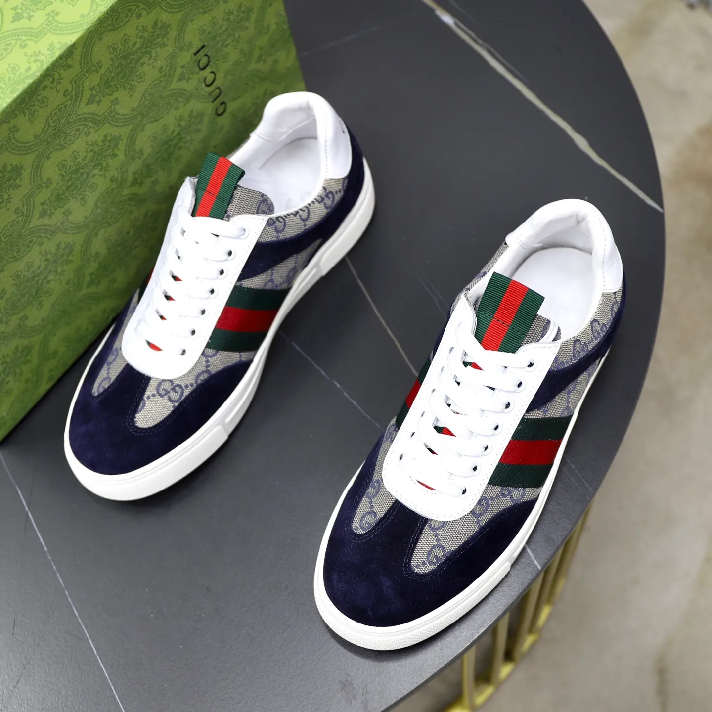Ex-factory price: 440💰🙅‍♂️🙅‍♂️🙅‍♂️ Brand: GUCCI Standard code: 38-44 (45 customized) Grade: Same as the official website Material: Original material splicing Comfortable and breathable lining Lightweight and wear-resistant sports outsole Style category: Men's fashionable casual shoes Running sneakers Distinguished luxury brand elements Top luxury Color: actual picture color